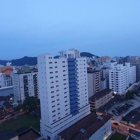 100 Metros Da Praia - Apto Completo - Wifi - Estacionamento Apartamento São Vicente Exterior foto